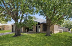 129 Grand Meadow Drive, Fort Worth, TX 76108