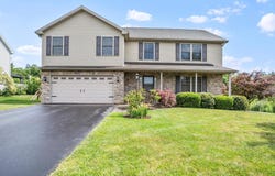 200 WESTGATE DRIVE, MOUNT HOLLY SPRINGS, PA 17065