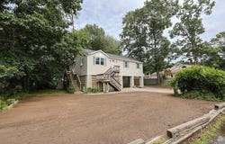 5 E Public St, Freetown, MA 02702