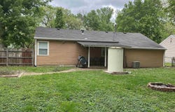 2425 SW 26th DR, Topeka, KS 66611