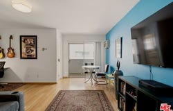 960 Larrabee St, West Hollywood, CA 90069