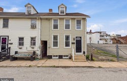740 E CLARKE Avenue, YORK, PA 17403