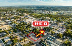 213 Schreiner St, Kerrville, TX 78028