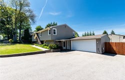 7 Lydia Avenue, North Providence, RI 02904
