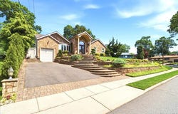 9 Robert Circle, Syosset, NY 11791
