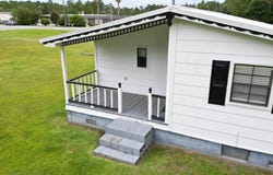 93 Bell, Baxley, GA 31513