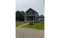 637 Maple Street, Newcomerstown, OH 43832