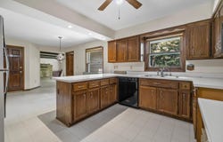 S67w17330 Rossmar Ct, Muskego, WI 53150