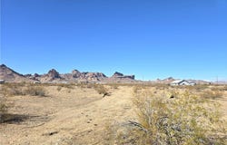 2449 S Canelo Road, Golden Valley, AZ 86413