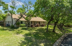 10019 Lost Oak Ridge Drive, Woodway, TX 76712