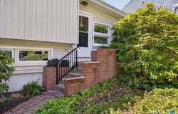 122 Corbin Road, Hamden, CT 06517