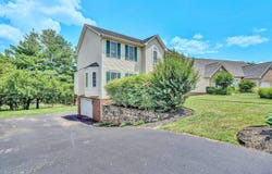 1744 High Gate LN, Salem, VA 24153