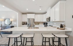 905A GLASGOW Lane, MANASSAS, VA 20111