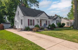 486 Canterbury Road, Bay Village, OH 44140