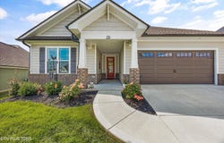 255 Trillium Tr, Lenoir City, TN 37771