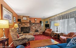 4 Greenwood Lane, Bethlehem, NY 12054