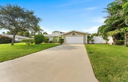 1529 Bay Shore Dr, Cocoa Beach, FL 32931