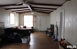 310 W PECAN Street, Carbondale, IL 62901