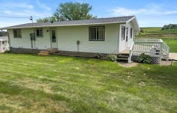 510 Radio Park Ln, Waukon, IA 52172