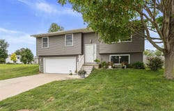 513 N Nemora Ave, Oxford, IA 52322