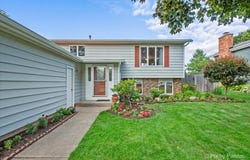404 KENSINGTON Drive, McHenry, IL 60050
