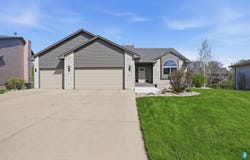6612 W Thatcher Dr, Sioux Falls, SD 57106