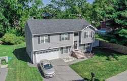 21 Bradford St, New Bedford, MA 02745