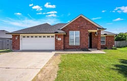 1206 Hershel Dr, Elgin, OK 73538