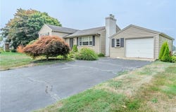 8 Spruce Avenue, Middletown, RI 02842