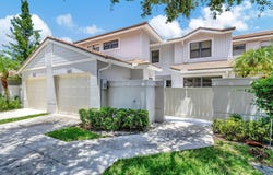 527 Prestwick Circle, Palm Beach Gardens, FL 33418