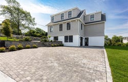 35 Coggeshall Avenue, Newport, RI 02840