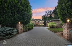 17 Jefferson Avenue, Cresskill, NJ 07626