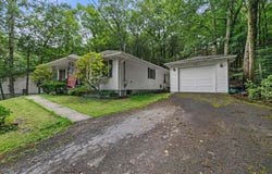 2726 Pocono Circle, Bartonsville, PA 18321
