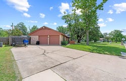 2400 Grace ST, Taylor, TX 76574