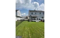 21 SPARKS CIRCLE, GLENOLDEN, PA 19036