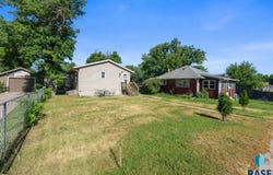 911 N Van Eps Ave, Sioux Falls, SD 57103