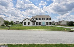 1201 FALLS GROVE LANE, YORK, PA 17404