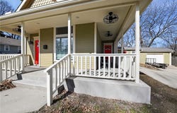 204 SE 1st Street, Lee's Summit, MO 64063
