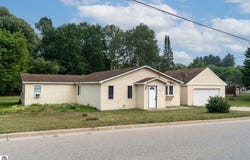 358 N Corning Street, Farwell, MI 48622
