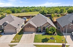 2112 Rosalinda Pass, Fort Worth, TX 76131