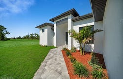 3913 NE 9th Avenue, Cape Coral, FL 33909
