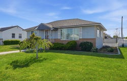 128 N Wehe Ave, Pasco, WA 99301