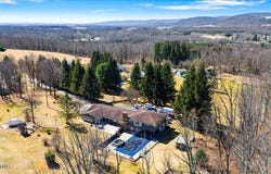 387 South Street, Waymart, PA 18472