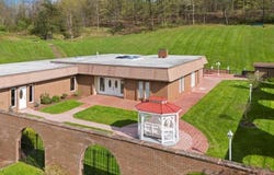 6148 Parkersburg Road, Ravenswood, WV 25275
