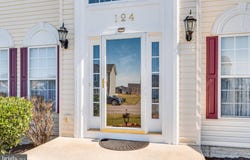 124 CHANDLERS GLEN Drive, BUNKER HILL, WV 25413
