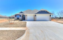 7624 Three Woods Lane, Yukon, OK 73099