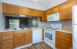 1989 Hunting Lake Court Court, Kirkwood, MO 63122