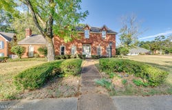 11 S Crownpointe Drive, Jackson, MS 39211