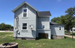 109 NE 4th St, Madison, SD 57042