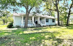 2105 W Gillis Ave, Cameron, TX 76520